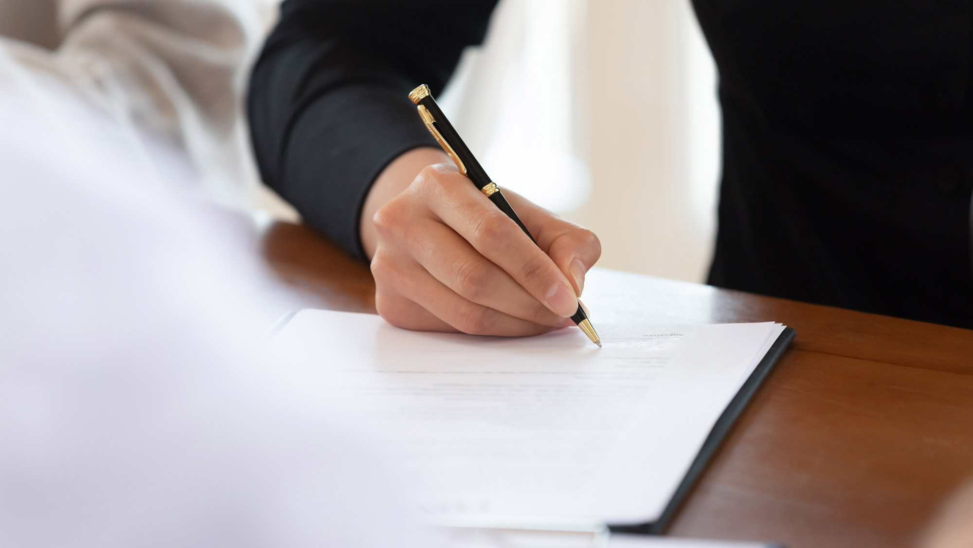 Mức phạt với hành vi vi phạm trong hoạt động của công chứng viên